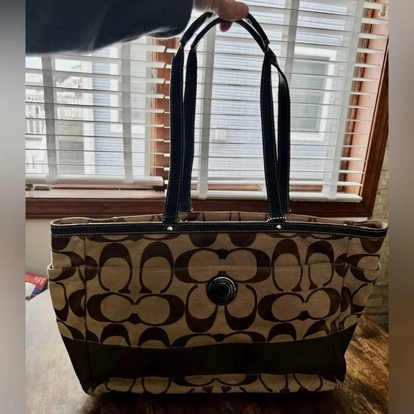 Coach | mommy’s oversize tote bag/diaper bag. - Picture 1 of 13
